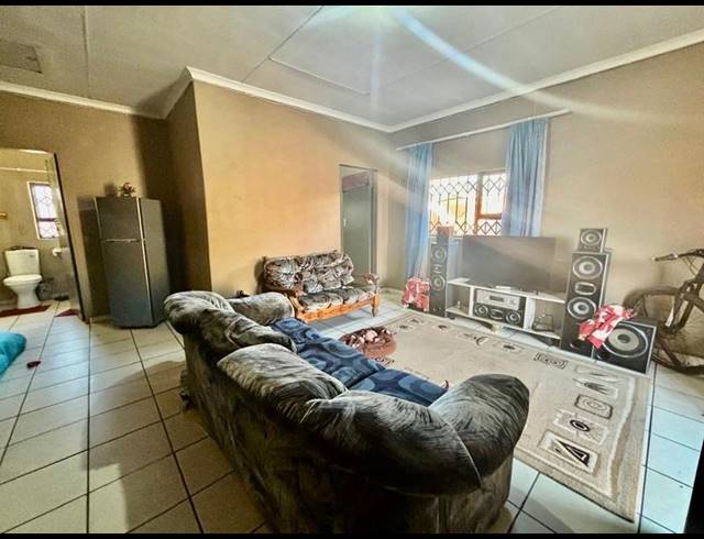 6 BEDROOM HOUSE FOR SALE IN VANDERBIJLPARK CW 5